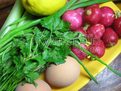 Как приготовить Салат помидорный с луком и яйцом?